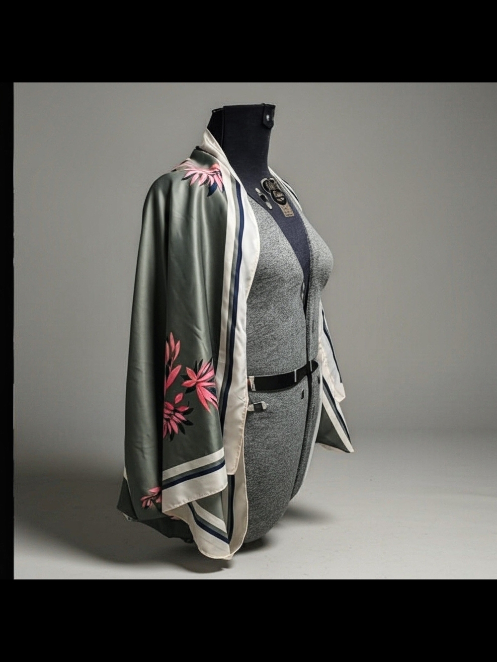 A.n.d. Elegant Green/Grey And Pink Floral Satin Shawl - free Size - Picture 4 of 7